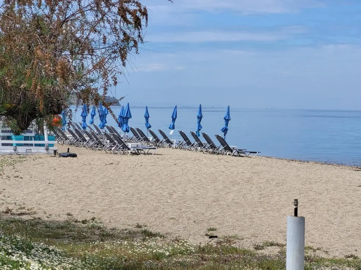 Οργανωμένη παραλία με ομπρέλες